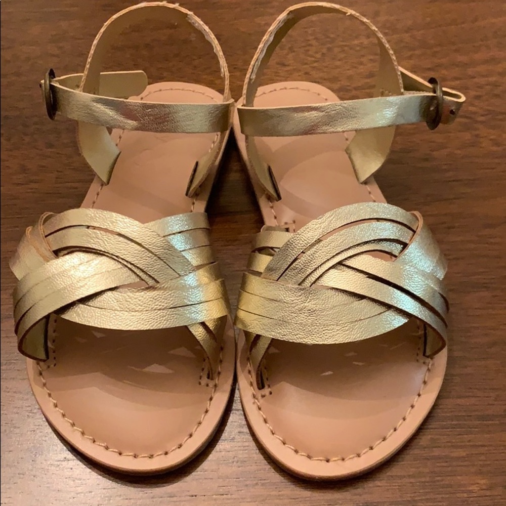 Crazy 8 Toddler girl sandals. Gold. Size 9. NWOT